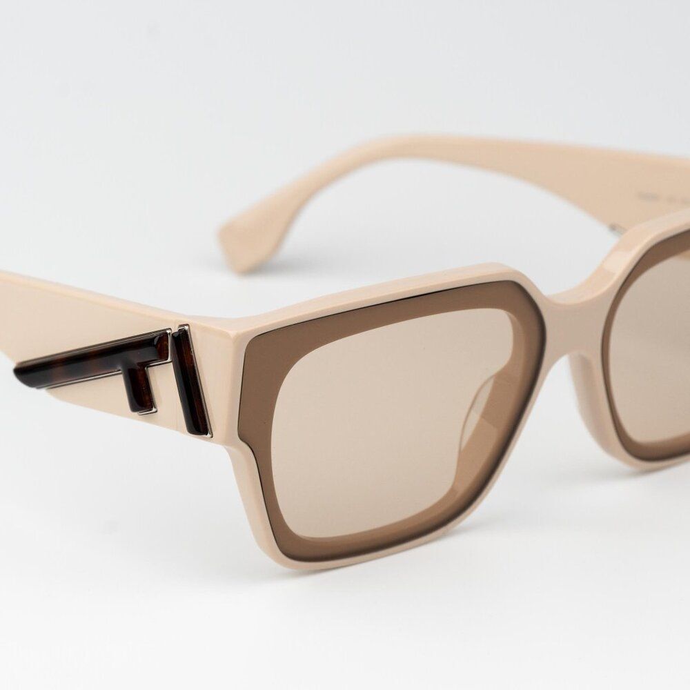 Fendi FIRST Women Sunglasses Square Beige Nude Brown FE40099I 57E - Picture 4 of 9